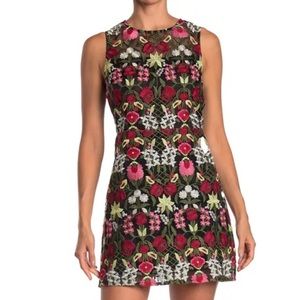NWT 1 Lucy Paris Floral Embroidered Dress 💐